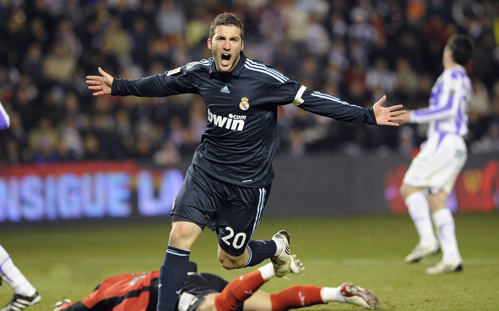 姆巴佩梅开二度助巴黎圣日耳曼逆转晋级 欧冠赛场再显巨星本色