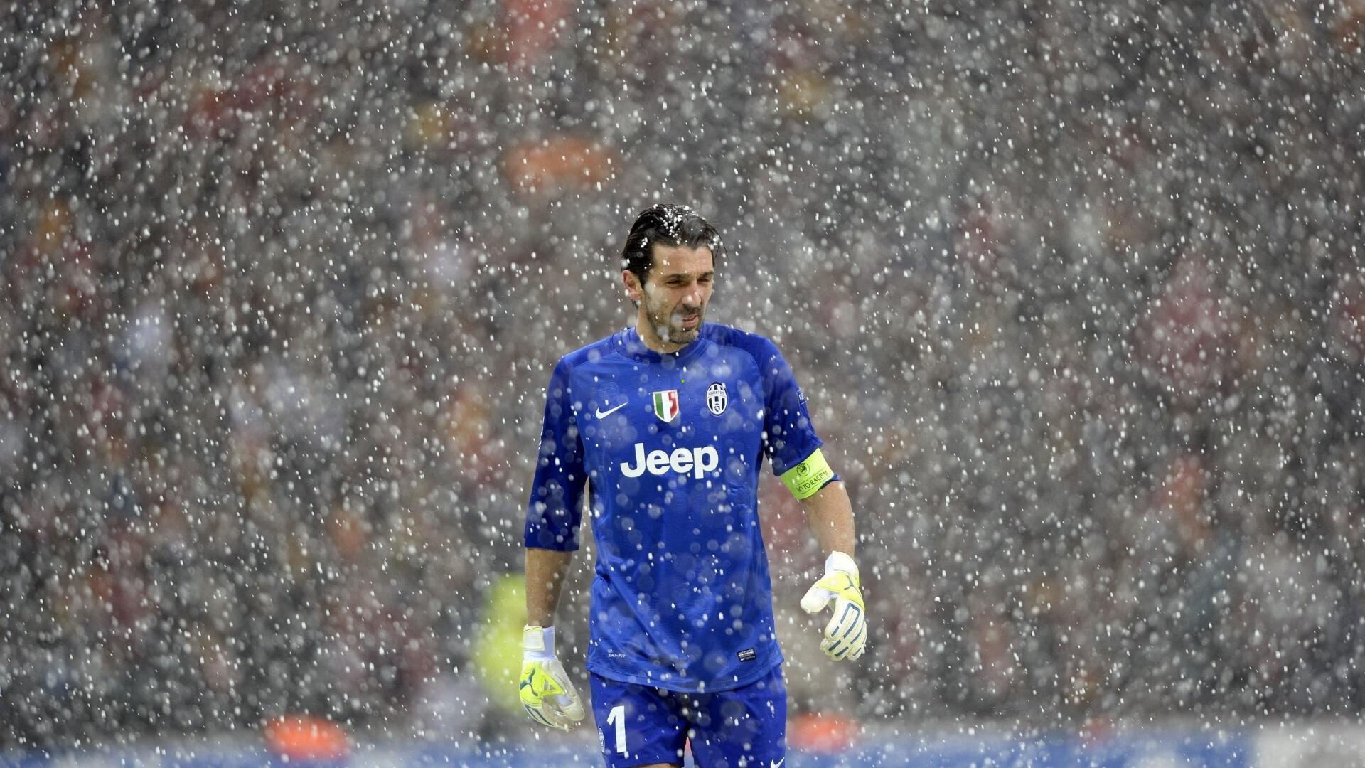 王者归来！XX队强势卫冕联赛冠军，创历史新纪录