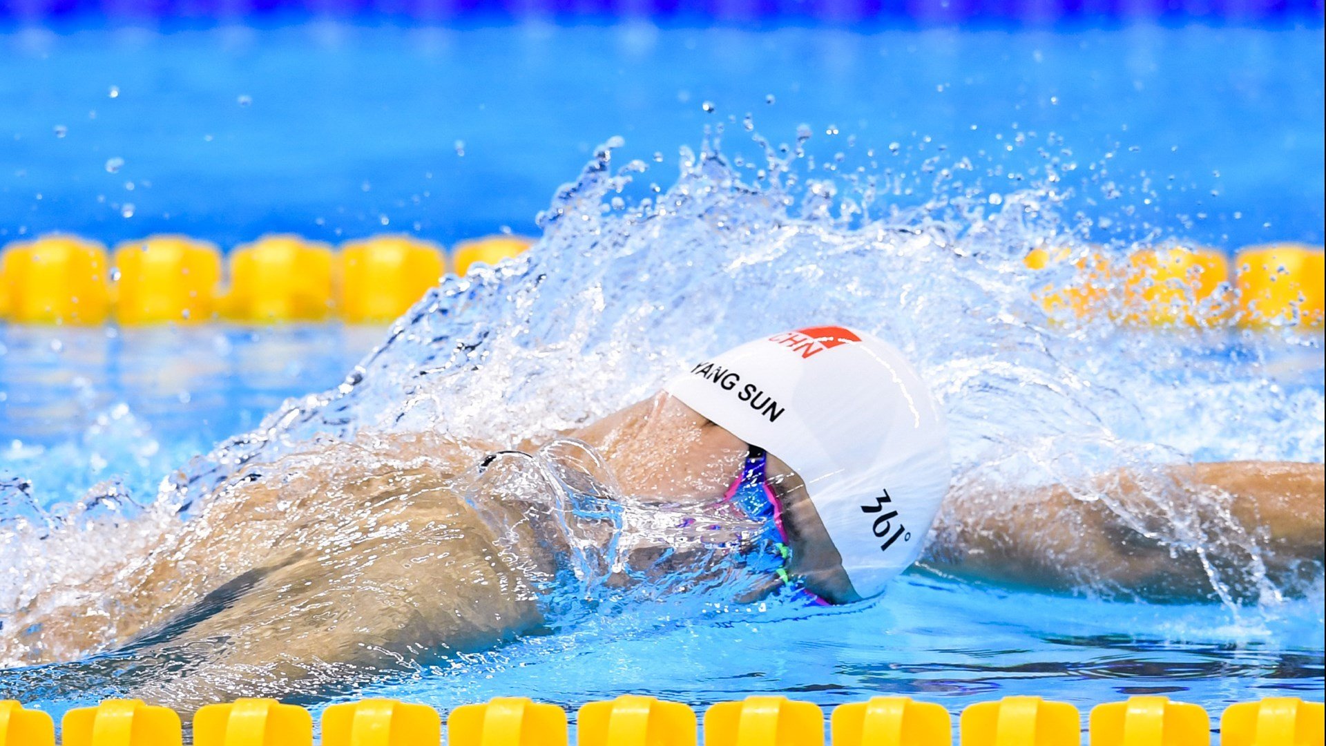 CBA新赛季揭幕战火爆开打，辽宁卫冕首战告捷，新星闪耀引爆热议